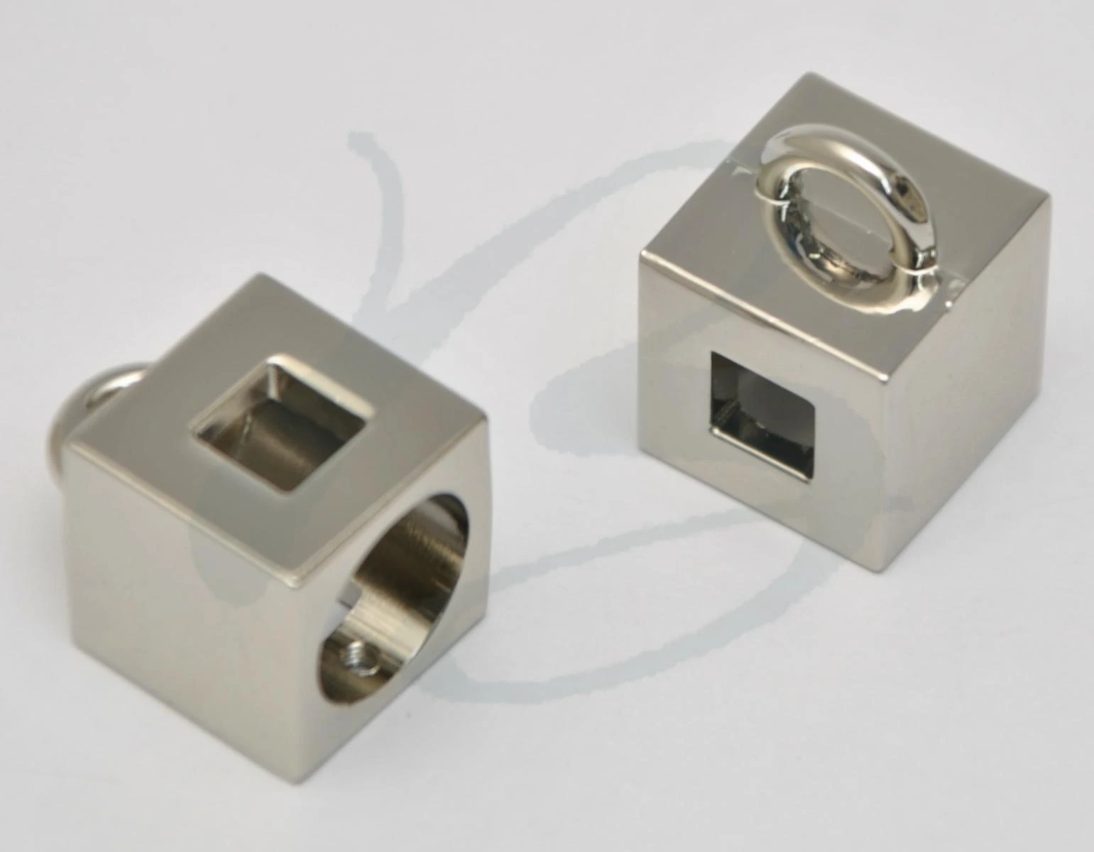 ZAMAK ORNAMENT --mm VARIOUS COLOURS 