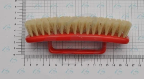 BRUSH IN NATURAL BRISTLE AND BRASS 