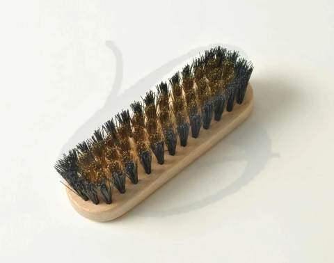 BRUSH IN NATURAL BRISTLE AND BRASS 
