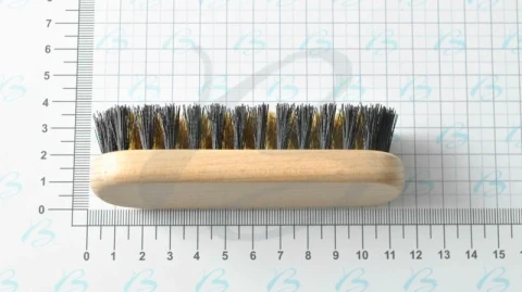 BRUSH IN NATURAL BRISTLE AND BRASS 