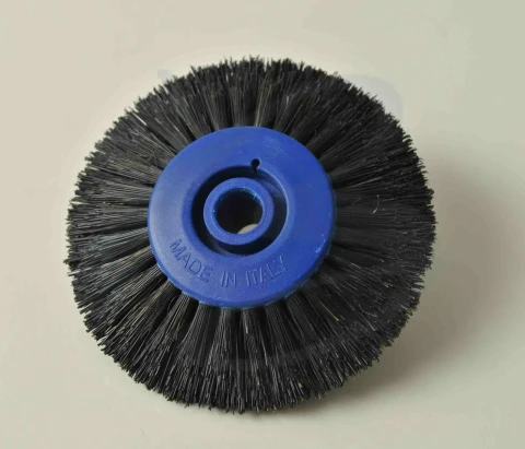 CONVERGING BRUSH WITH PLASTIC RING 
