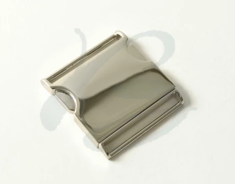 ZAMAK RECTANGULAR SQUEEZE LOCK 40x50 mm IN VARIOUS COLOURS 